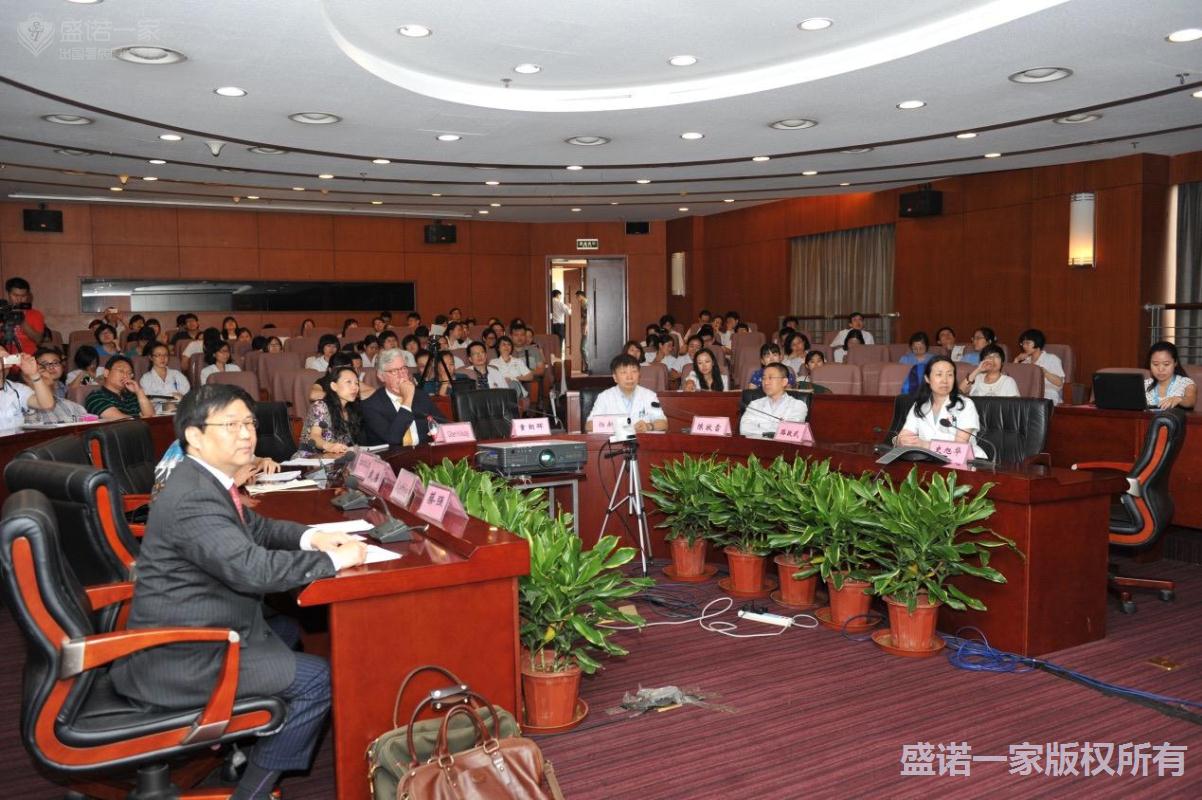 哈佛心脏专家在北京朝阳医院做学术报告5.jpg