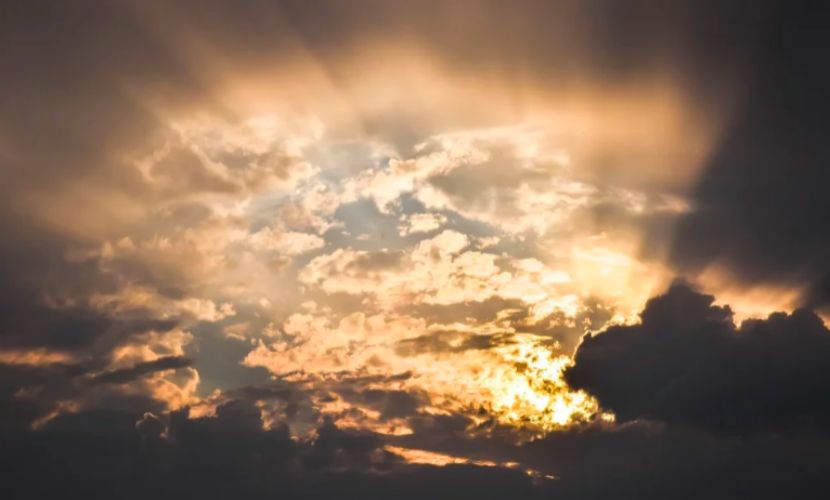 天空发出巨大响声是怎么回事 6371840050085301209649933.jpg